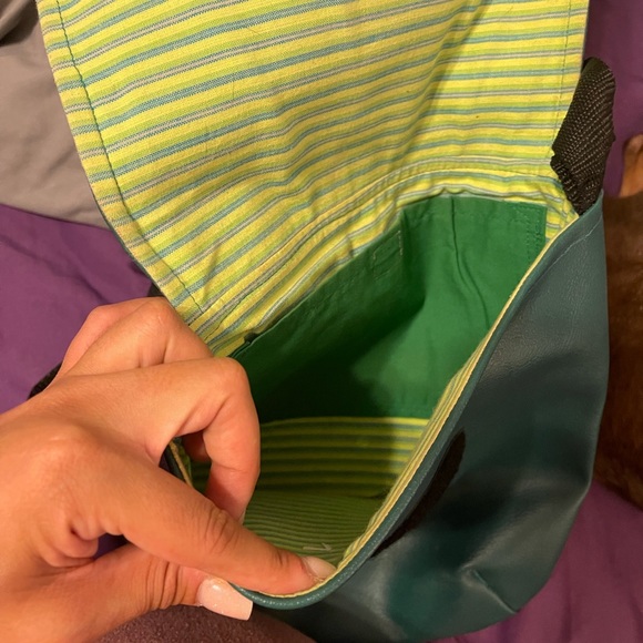 Faux leather vegan crossbody bag - Picture 2 of 3